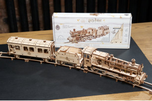Hogwarts™ Express train model kit